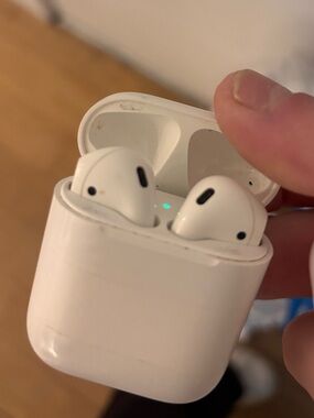 Apple AirPods 1st Gen